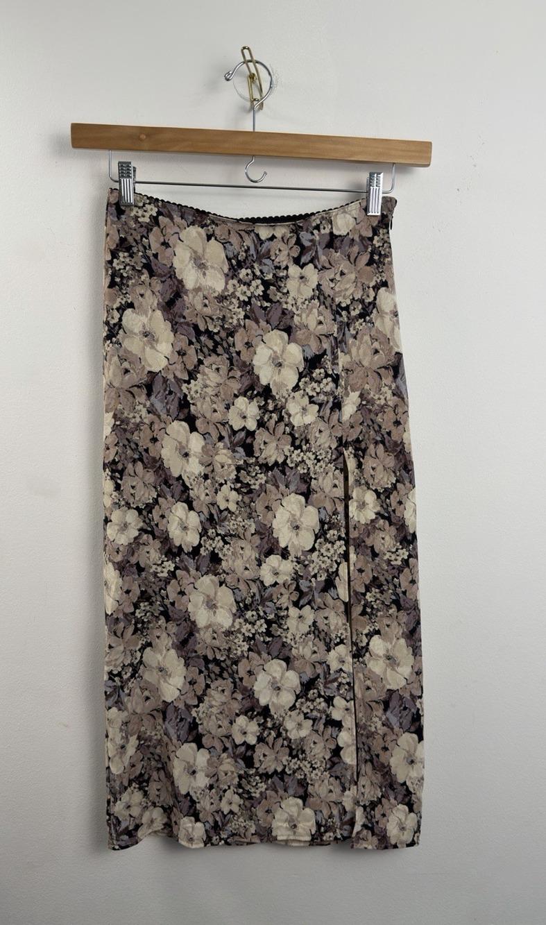 Full Tilt Skirt Woman’s Size XSmall Midi Floral Slit Lace